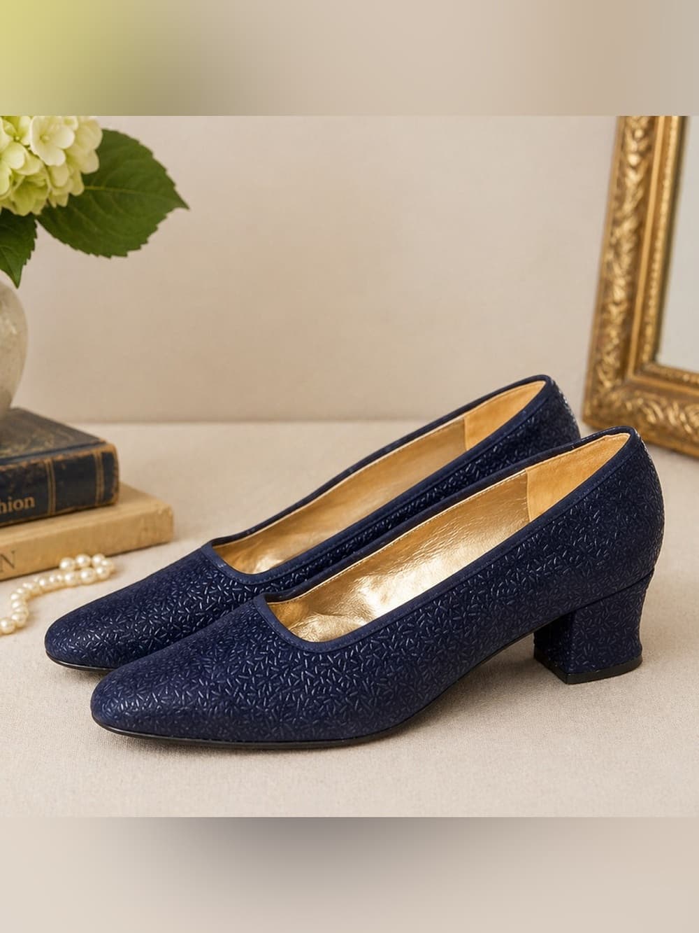 VINTAGE ITALIAN LEATHER HEELS