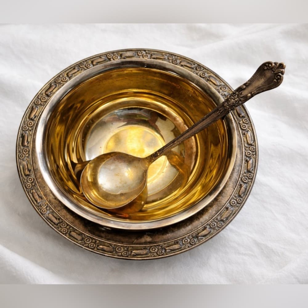 Vintage Wm. Rogers Oneida Silverplate Serving Bowl with Ladle and Floral Border