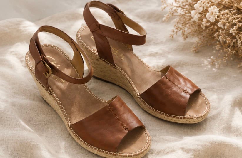 Clarks Artisan Brown Leather Espadrille Wedge Sandals Size 10 Boho Chic Ankle Strap